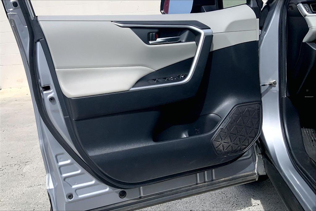 Thumbnail: 2021 Toyota RAV4 - 28