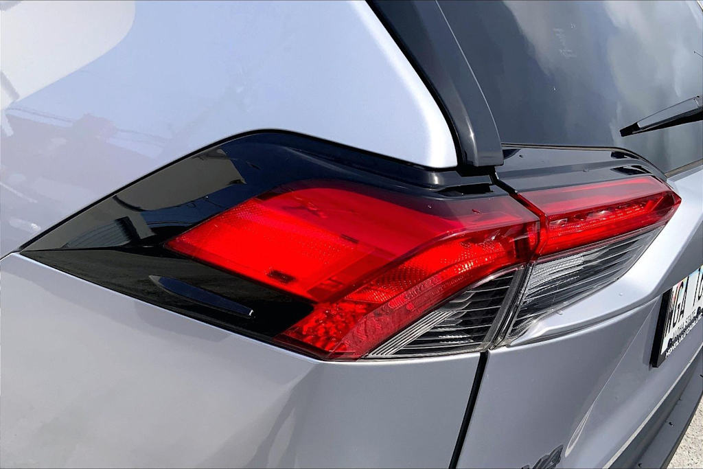 Thumbnail: 2021 Toyota RAV4 - 33