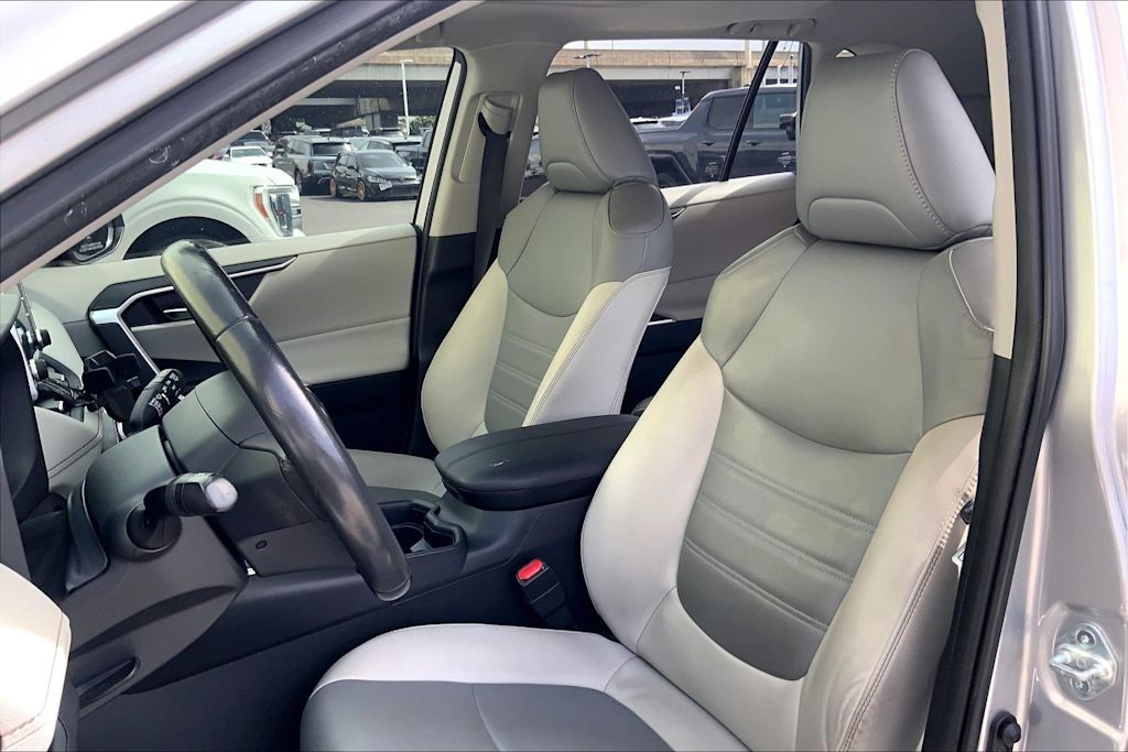 Thumbnail: 2021 Toyota RAV4 - 11