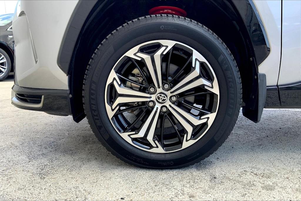 Thumbnail: 2022 Toyota RAV4 - 8