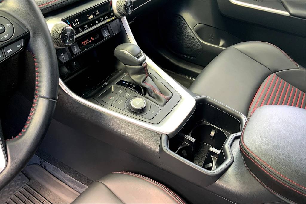 Thumbnail: 2022 Toyota RAV4 - 17