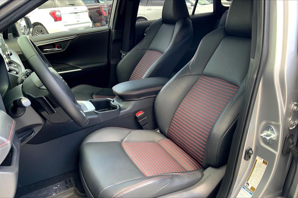 Thumbnail: 2022 Toyota RAV4 - 11