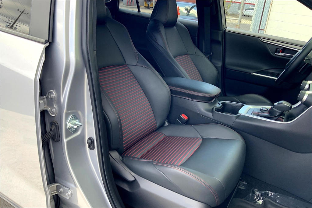 Thumbnail: 2022 Toyota RAV4 - 12