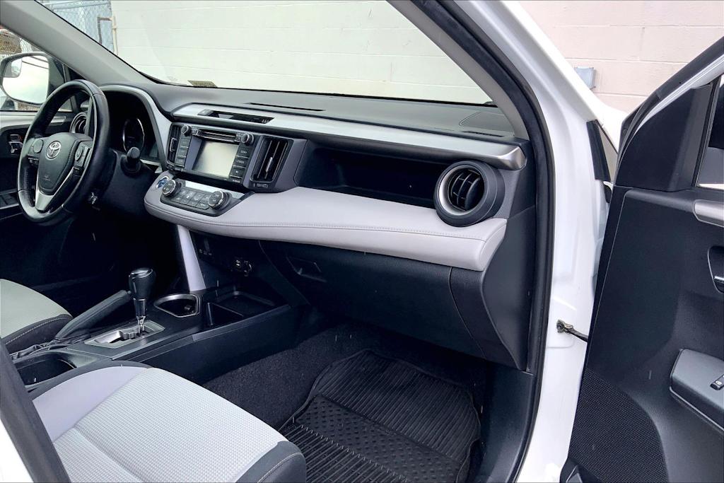 Thumbnail: 2017 Toyota RAV4 - 15