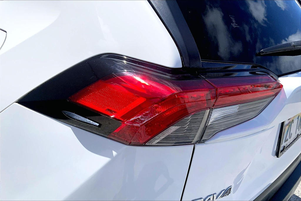 Thumbnail: 2020 Toyota RAV4 - 32