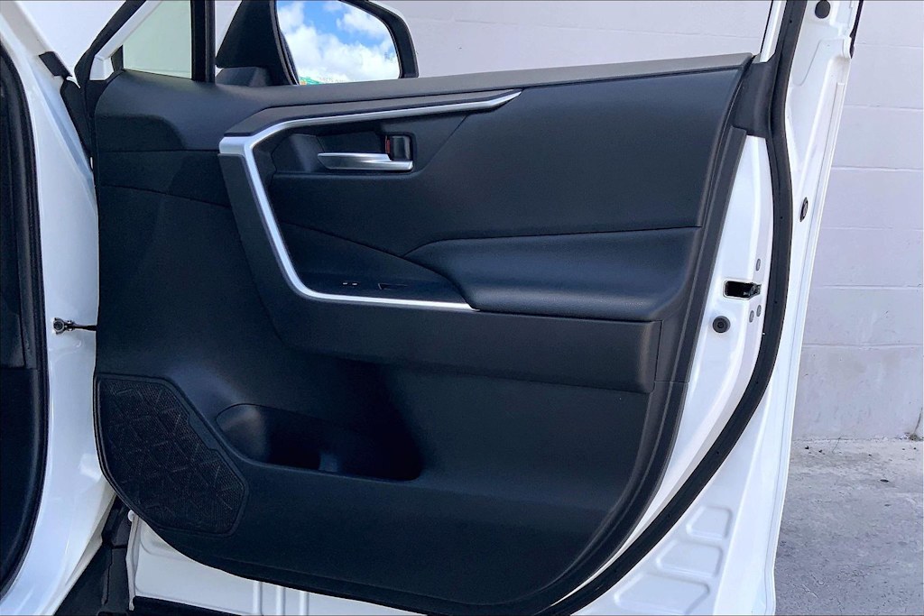 Thumbnail: 2020 Toyota RAV4 - 28