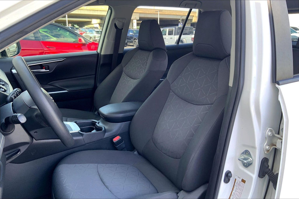 Thumbnail: 2020 Toyota RAV4 - 11