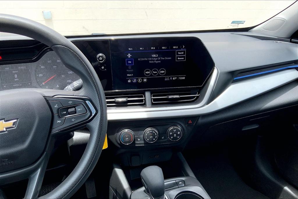 Thumbnail: 2024 Chevrolet Trax - 16
