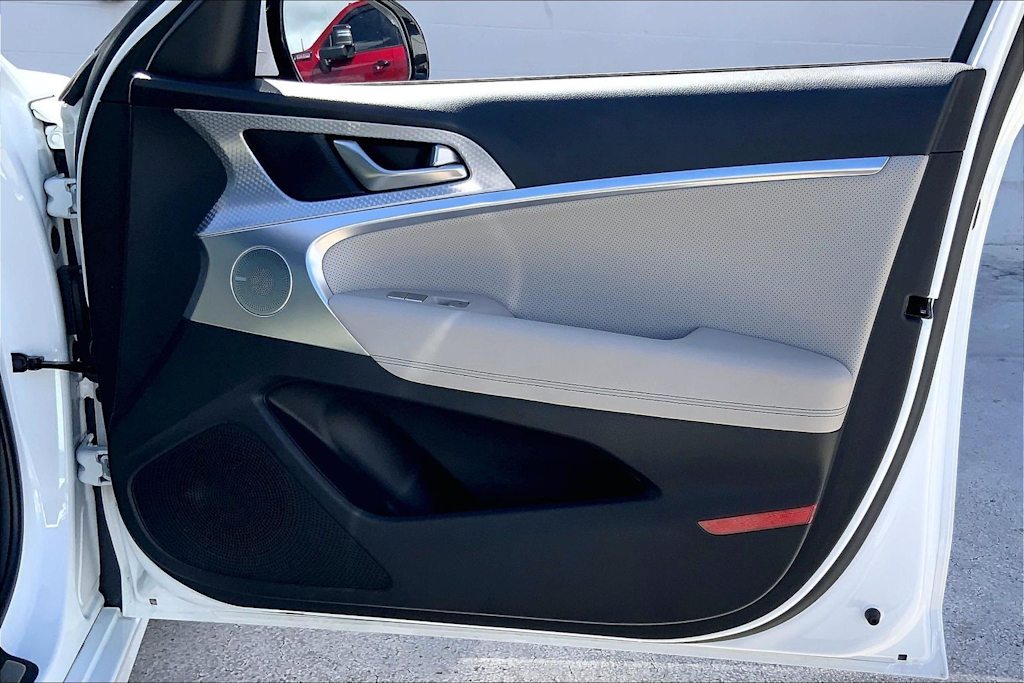 Thumbnail: 2022 Genesis G70 - 29