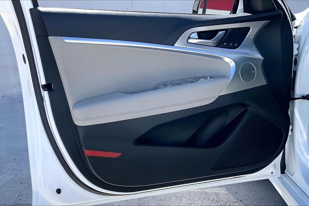 Thumbnail: 2022 Genesis G70 - 28