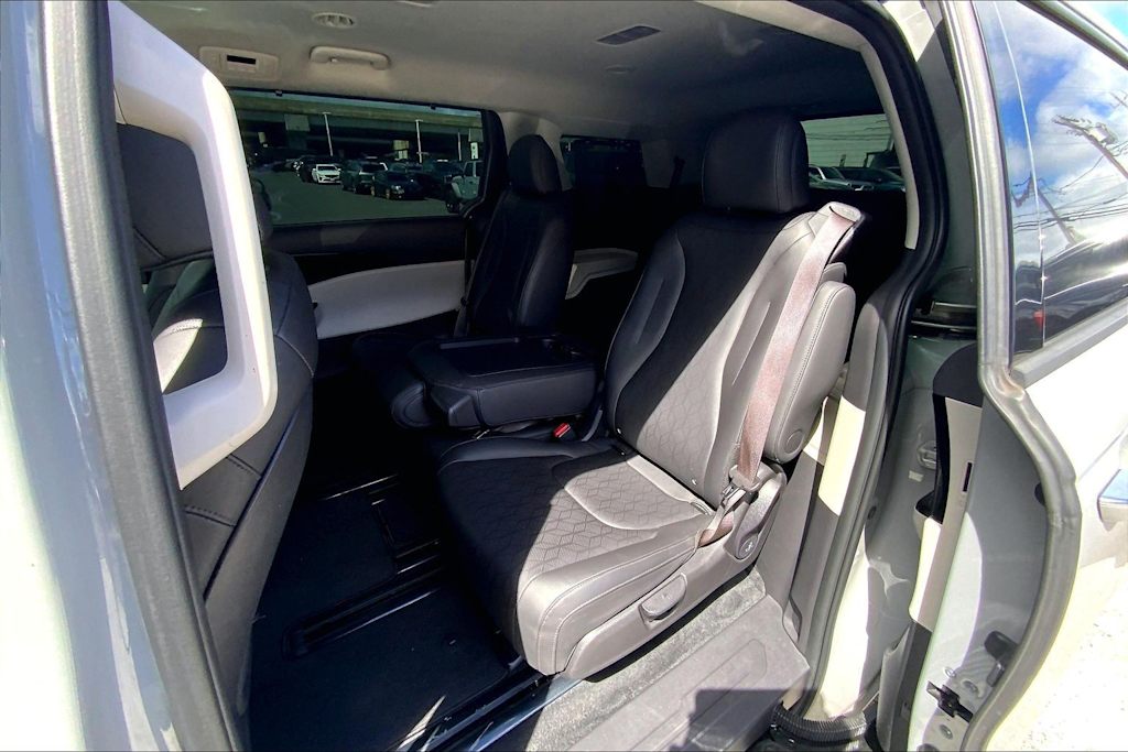 Thumbnail: 2024 Kia Carnival - 13