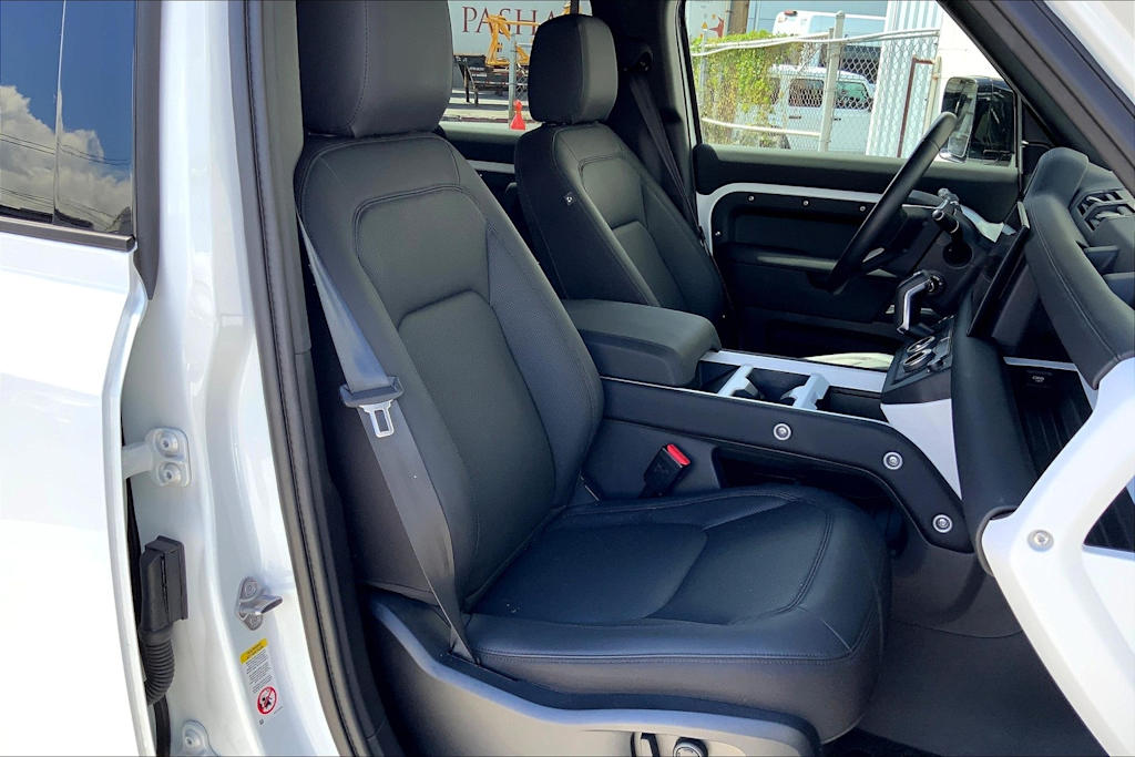 Thumbnail: 2025 Land Rover Defender - 11