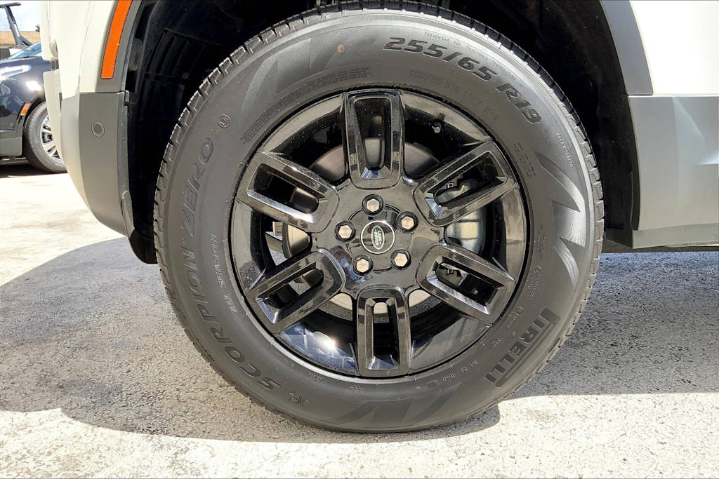 Thumbnail: 2025 Land Rover Defender - 7