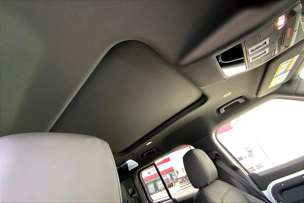 Thumbnail: 2025 Land Rover Defender - 30