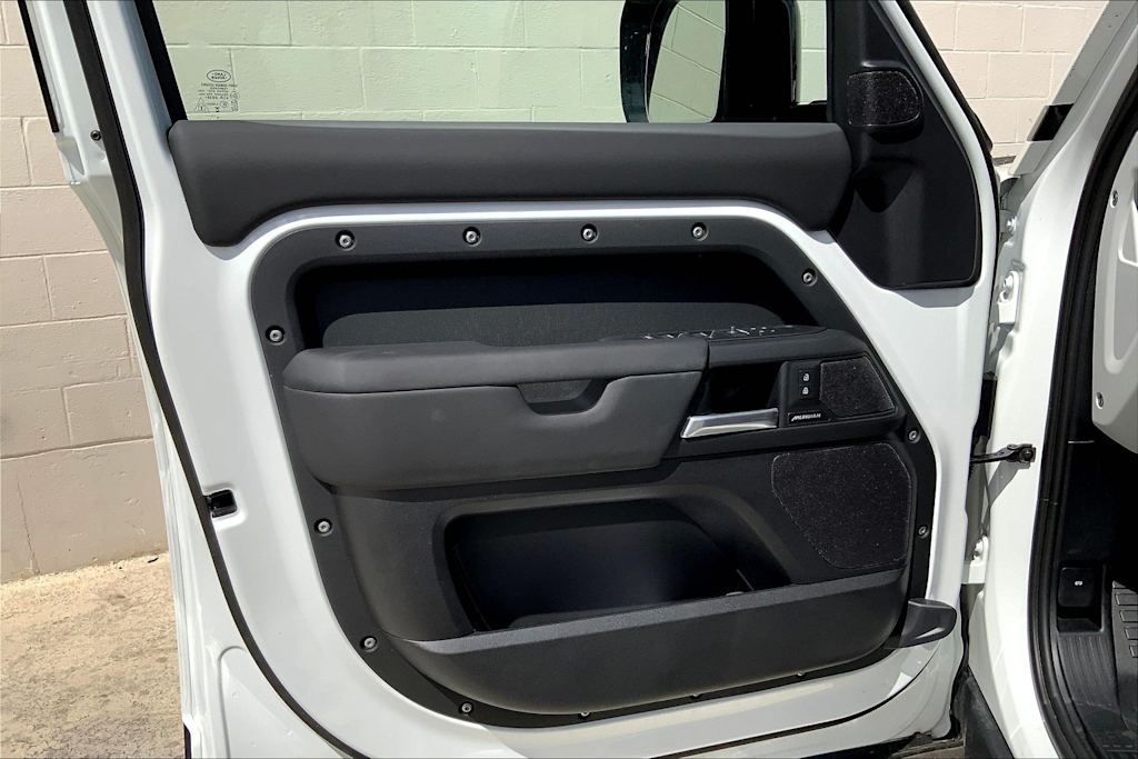 Thumbnail: 2025 Land Rover Defender - 27