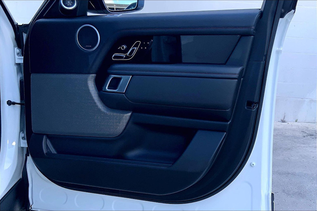 Thumbnail: 2021 Land Rover Range Rover - 28