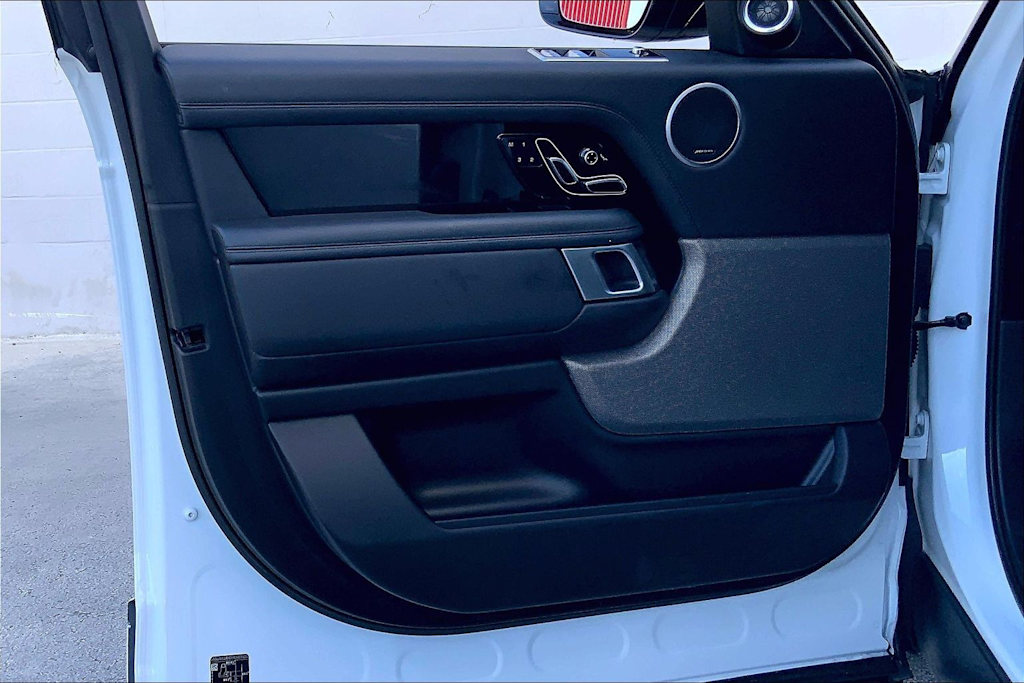 Thumbnail: 2021 Land Rover Range Rover - 27