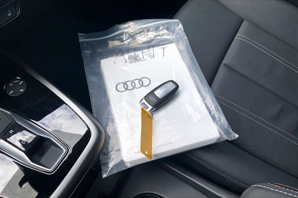 Thumbnail: 2023 Audi Q4 e-tron - 21