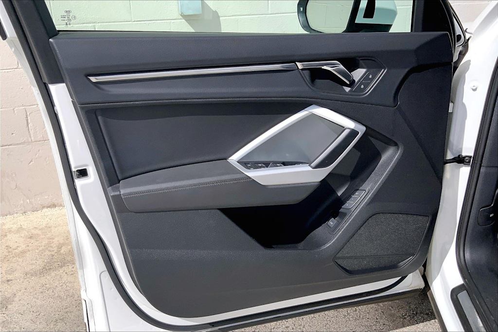 Thumbnail: 2023 Audi Q3 - 27