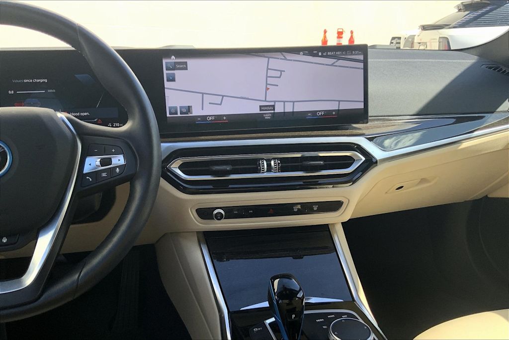 Thumbnail: 2022 BMW i4 - 15