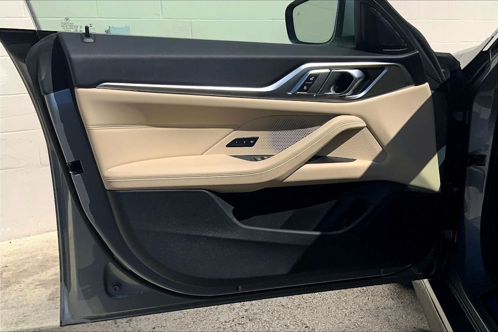 Thumbnail: 2022 BMW i4 - 27