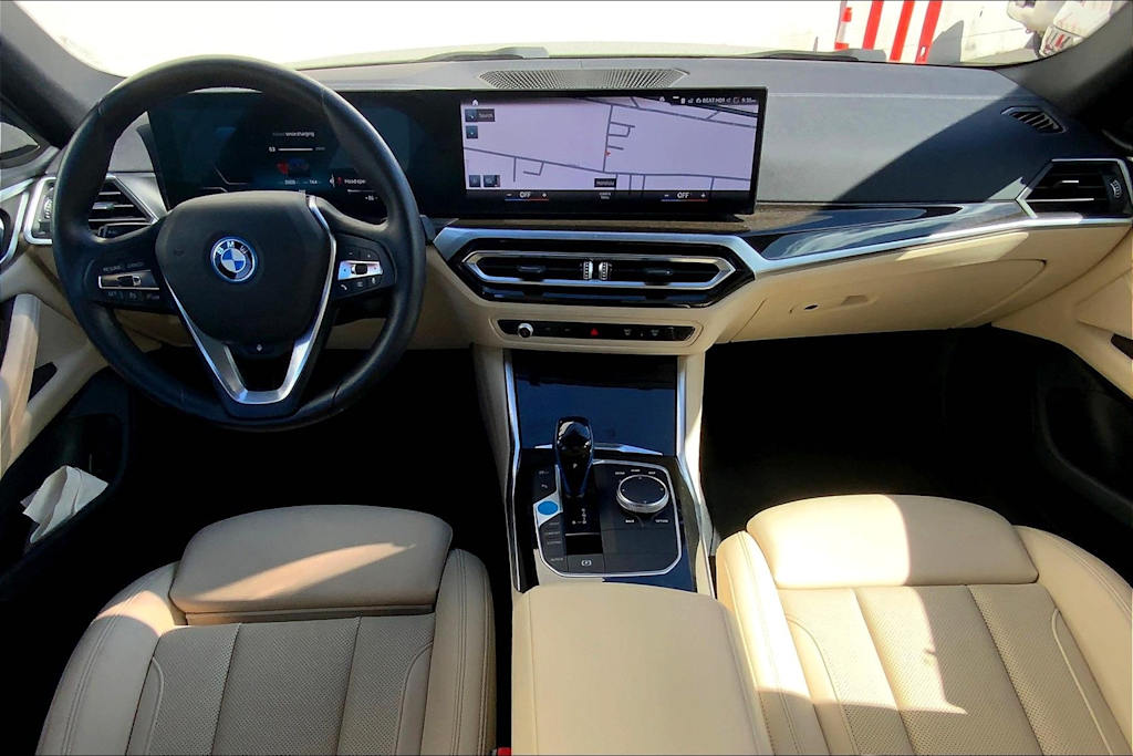 Thumbnail: 2022 BMW i4 - 10