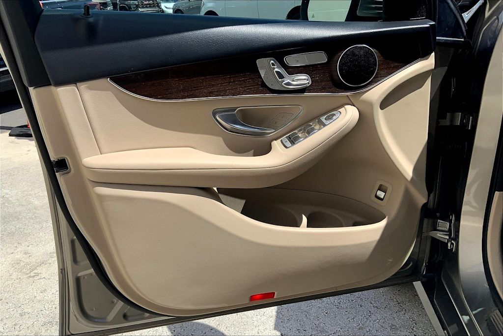 Thumbnail: 2020 Mercedes-Benz GLC - 27