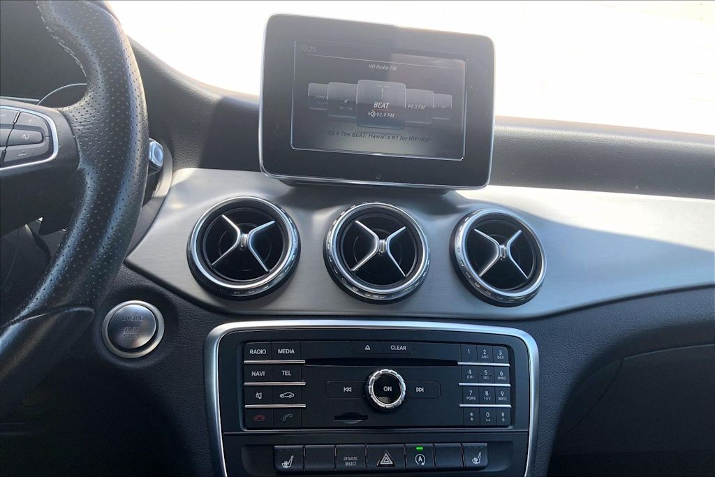 Thumbnail: 2017 Mercedes-Benz GLA - 34