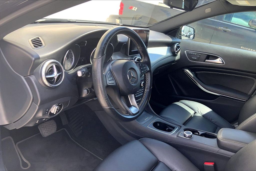 Thumbnail: 2017 Mercedes-Benz GLA - 2