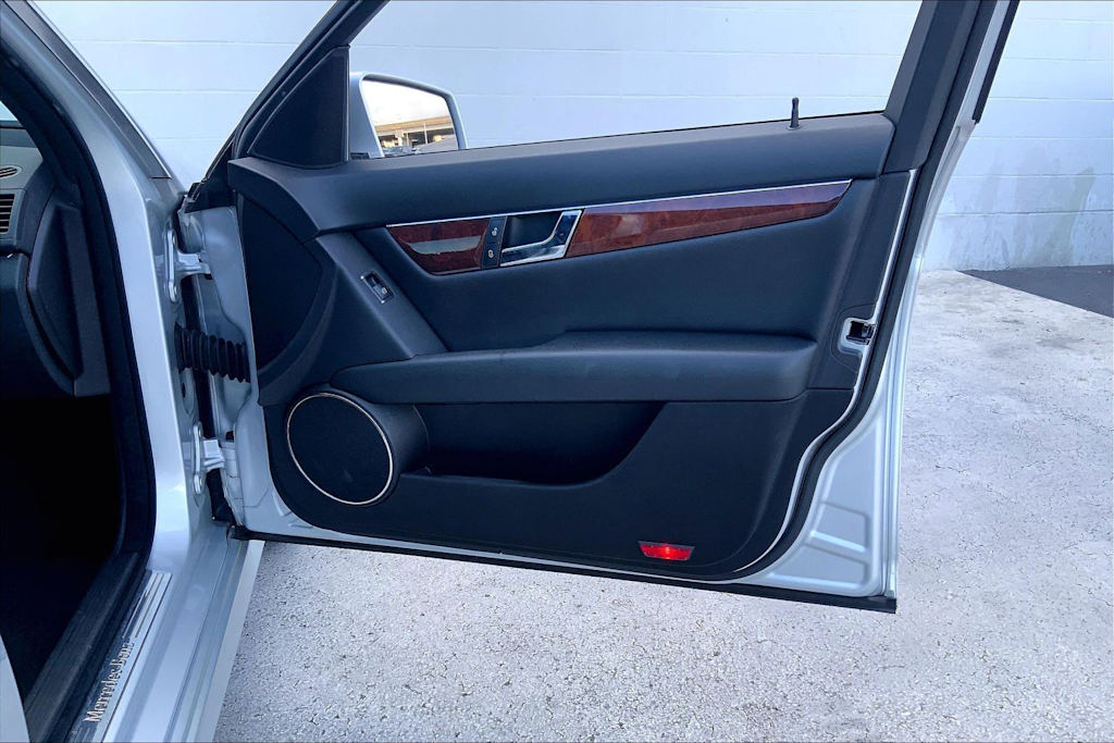 Thumbnail: 2010 Mercedes-Benz C-Class - 27