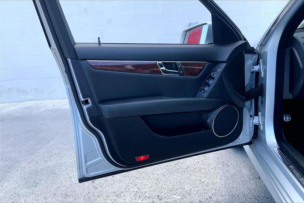 Thumbnail: 2010 Mercedes-Benz C-Class - 26
