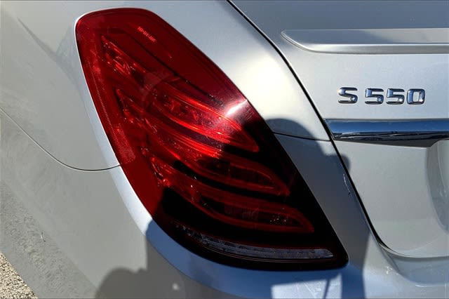 2015 Mercedes-Benz S-Class S 550 32