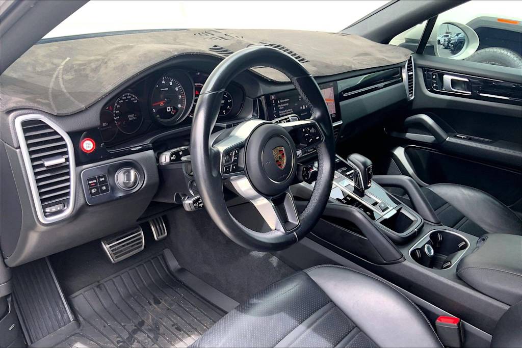 Thumbnail: 2021 Porsche Cayenne - 2