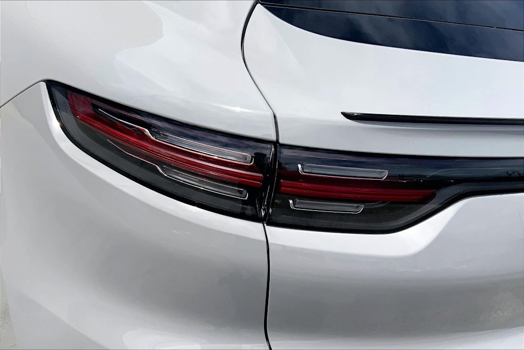 Thumbnail: 2021 Porsche Cayenne - 31