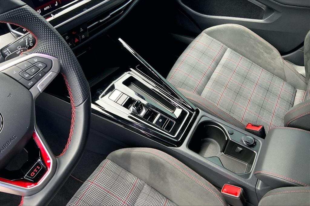 Thumbnail: 2026 Volkswagen Golf - 17