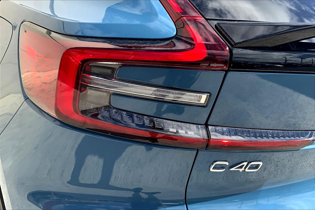 Thumbnail: 2022 Volvo C40 - 32