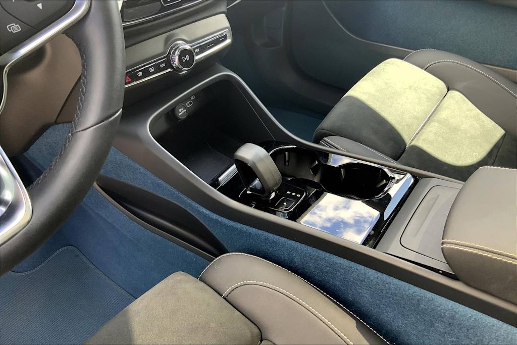 Thumbnail: 2022 Volvo C40 - 16