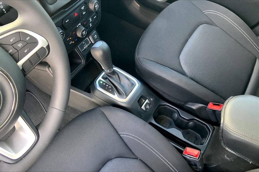 Thumbnail: 2021 Jeep Renegade - 17
