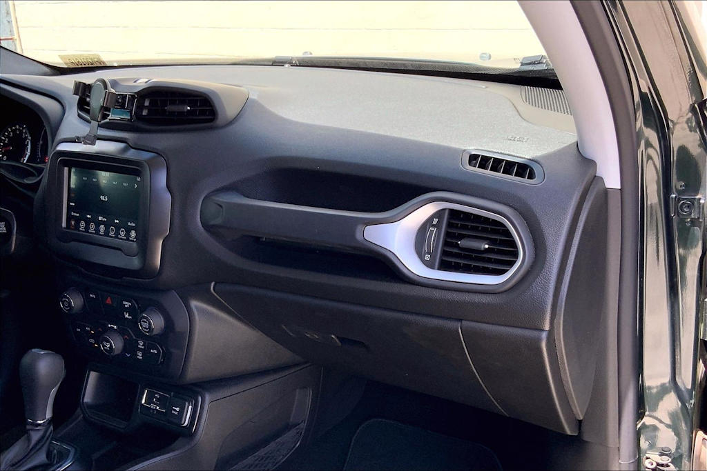 Thumbnail: 2021 Jeep Renegade - 24