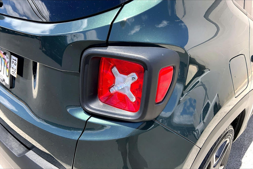 Thumbnail: 2021 Jeep Renegade - 32