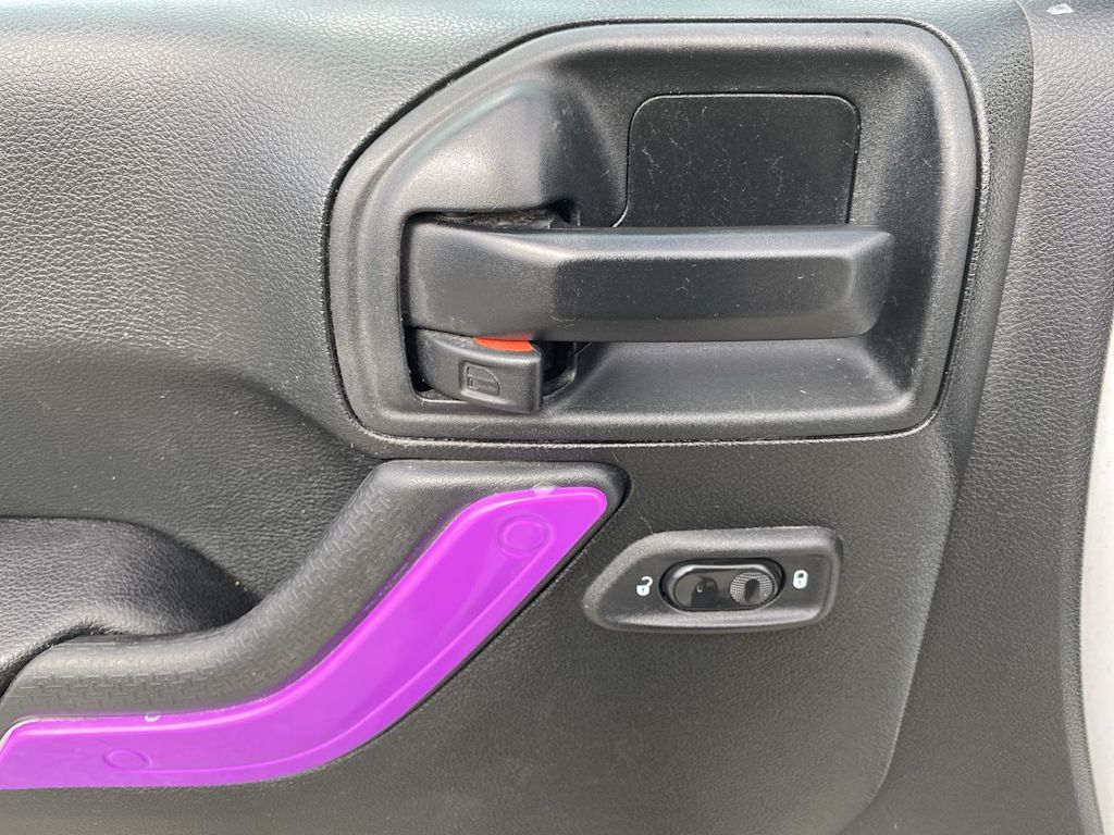Thumbnail: 2018 Jeep Wrangler - 19
