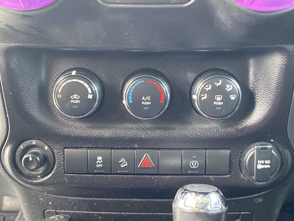 Thumbnail: 2018 Jeep Wrangler - 21