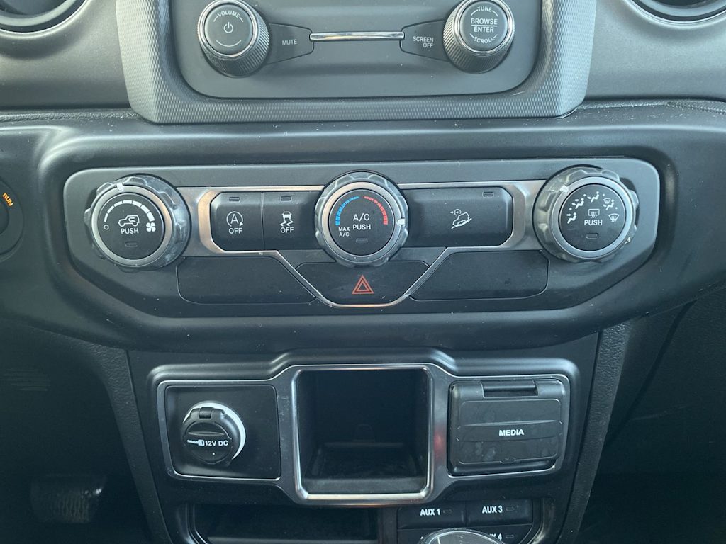 Thumbnail: 2021 Jeep Wrangler - 22