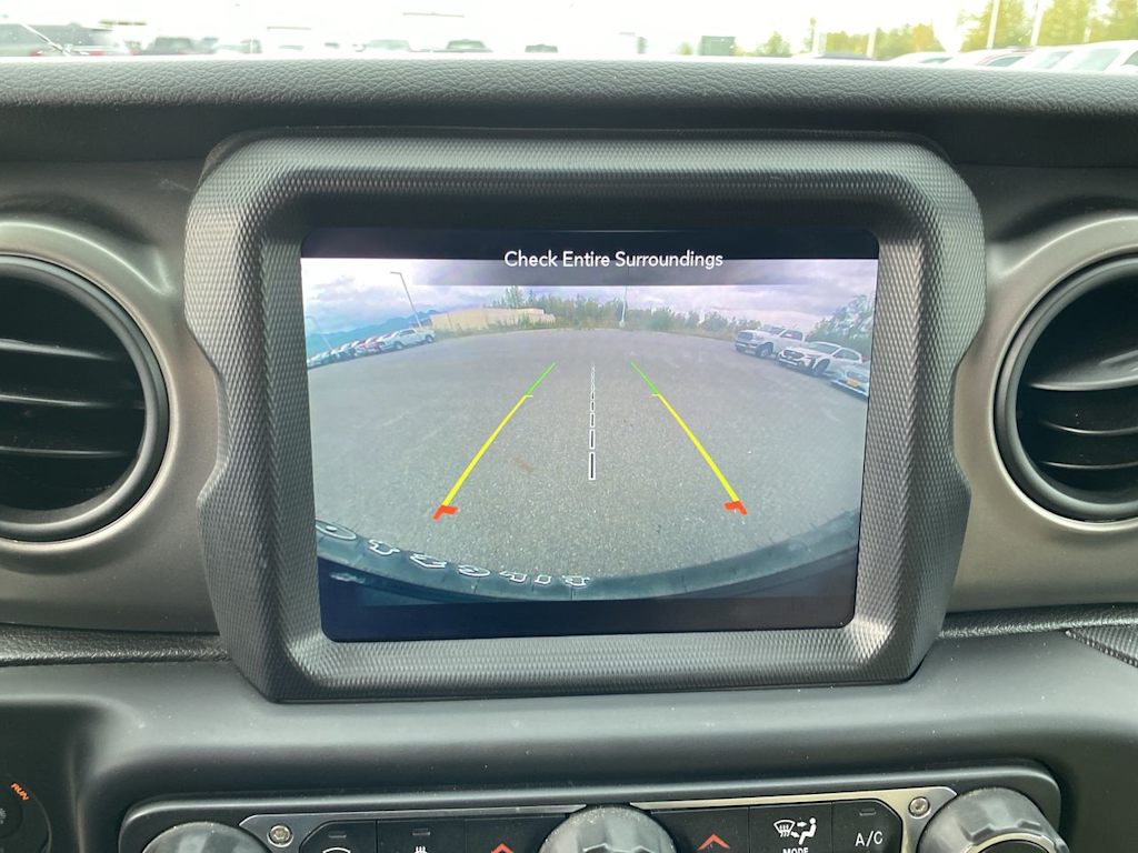 Thumbnail: 2021 Jeep Wrangler - 29