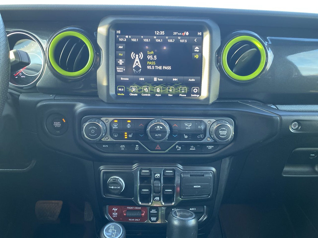 Thumbnail: 2022 Jeep Wrangler - 11