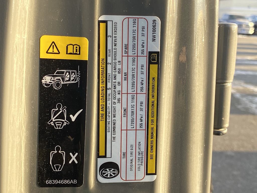 Thumbnail: 2022 Jeep Wrangler - 16