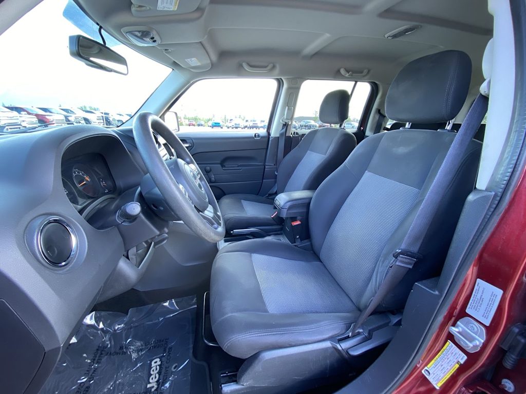 Thumbnail: 2015 Jeep Patriot - 8