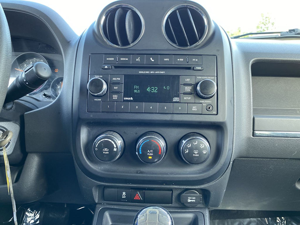 Thumbnail: 2015 Jeep Patriot - 9