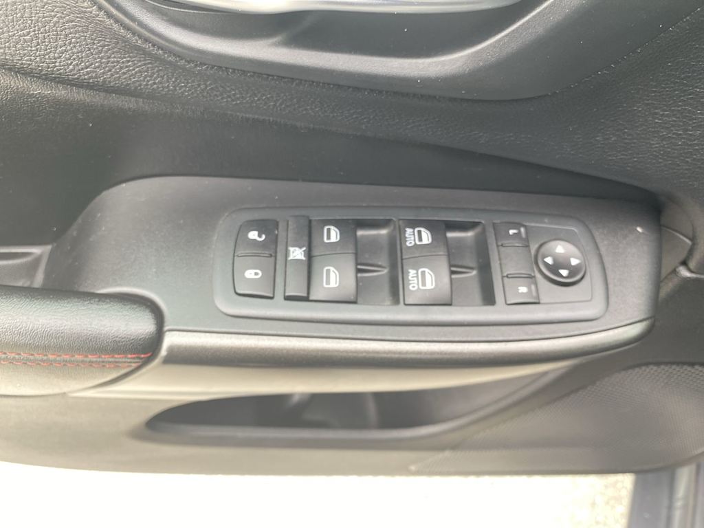 Thumbnail: 2020 Jeep Cherokee - 21