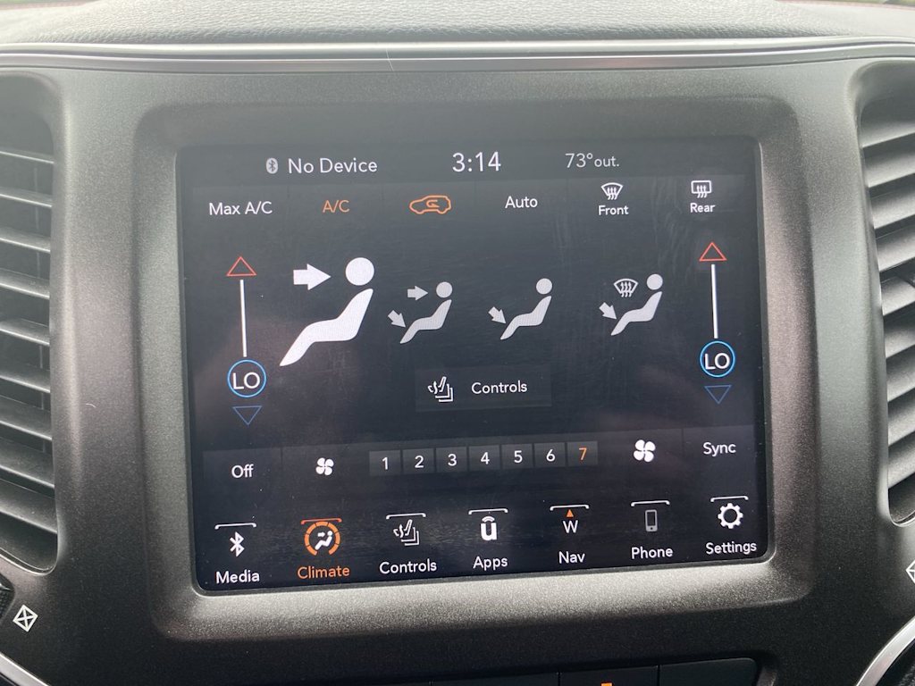 Thumbnail: 2020 Jeep Cherokee - 24